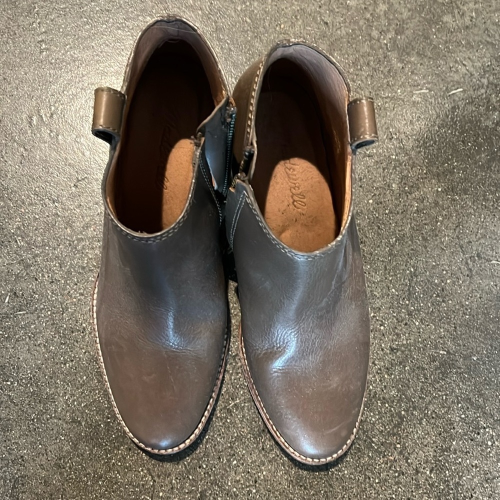 MADEWELL. tan/green leather ankle booties. Size 7 great condition